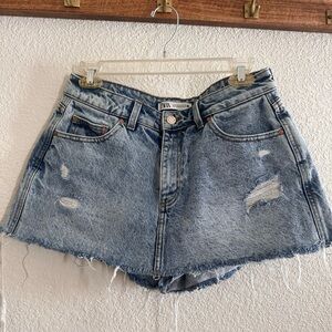 Zara low rise Distressed skort